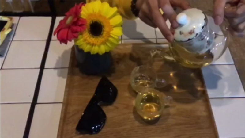 Bạn nên ghé quán nhâm nhi Set trà ấm bụng vào buổi sáng se lạnh