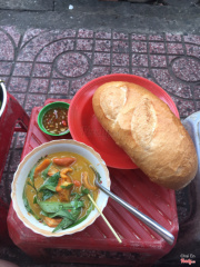 Phá lấu 20k + Bánh mì 3k