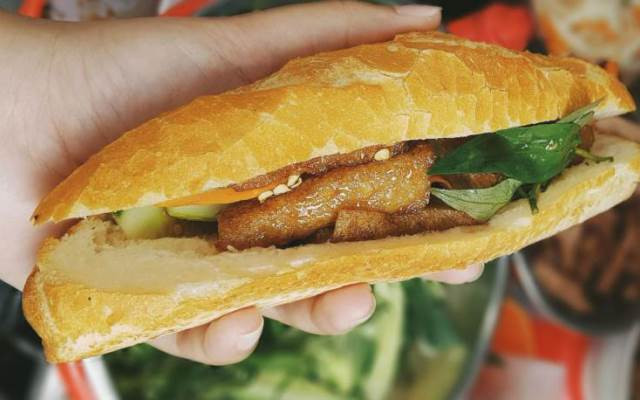 Bánh Mì Chả Chiên