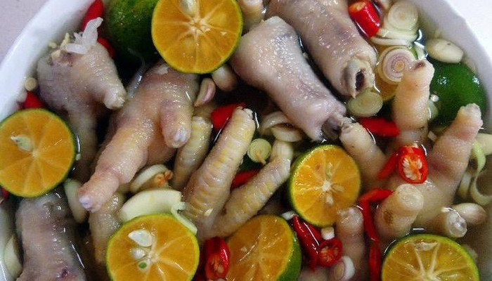 Hot Boy - Bánh Mì & Chân Gà Ngâm Sả Tắc