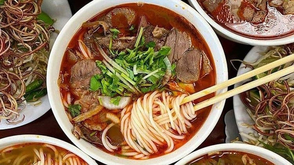 Quán Bún Bò Hòa - Nguyễn Hoàng