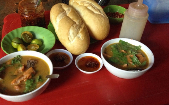 Phá Lấu Vỉa Hè - Cô Giang