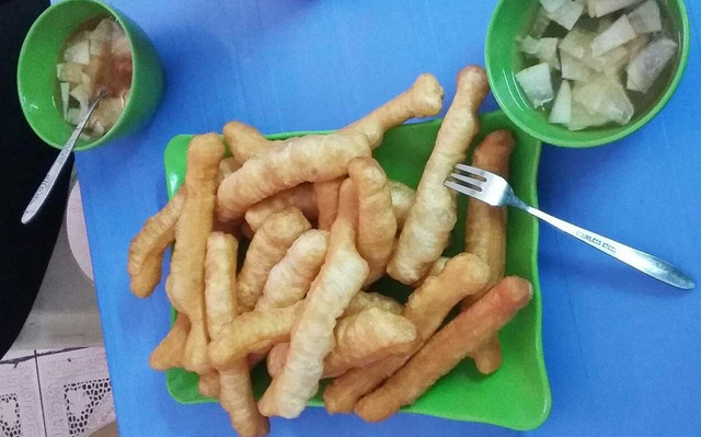Bánh Mì & Bánh Quẩy Sài Gòn - 2 Văn Chương 