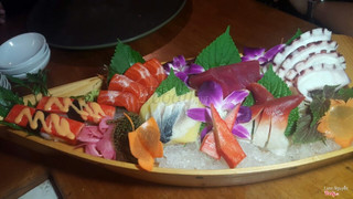 sashimi set thuyền