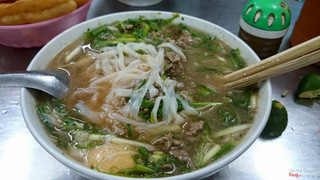 Phở bò hột gà