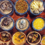 Hàu được chọn vị. Ngon nhất bơ tỏi và trứng cút phô mai