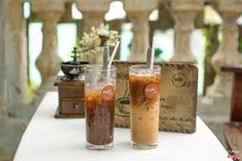 Nhiều người, không chịu được vị đắng của cà phê nên thường bỏ đường hoặc sữa cho bớt đắng. Tôi không cho đường hay sữa vào cà phê bởi tôi biết: phải nếm trải qua cay đắng mới cảm nhận được ngọt ngào đến lịm người. Cho dù vẫn tiếp tục phải uống cà phê đắng nhưng tôi vẫn không nản lòng vì dư vị ngọt ngào của nó.” – Bunny