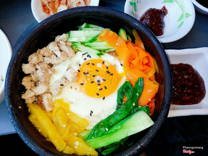 Cơm trộn thịt heo