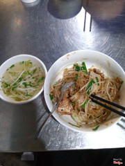 Hủ tiếu khô : nước súp quá 