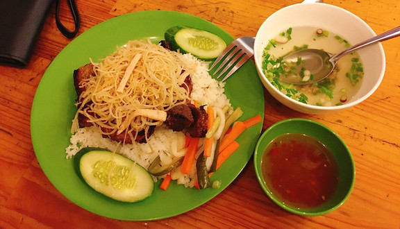Cơm Trưa Thu Thủy