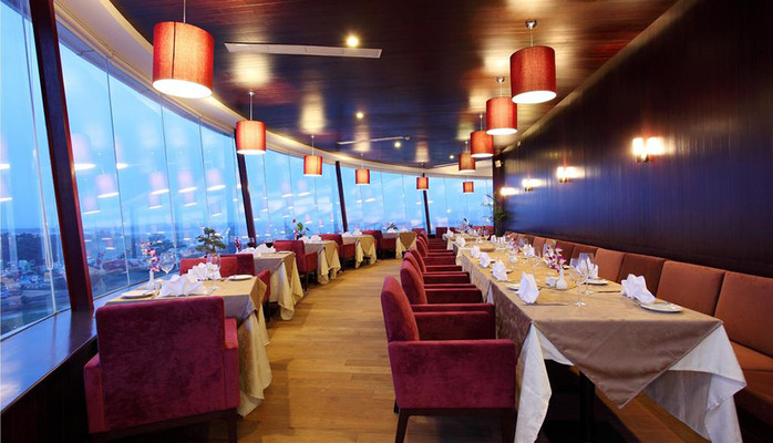 Sky Lounge Restaurant - CenDeluxe Hotel