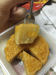 Bánh sầu riêng trứng muối