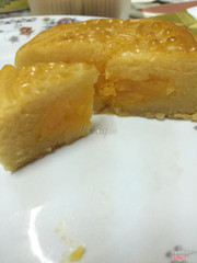 Bánh sen xát trứng muối