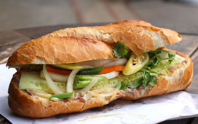 Cô Thủy - Bánh Mì Sữa Trứng