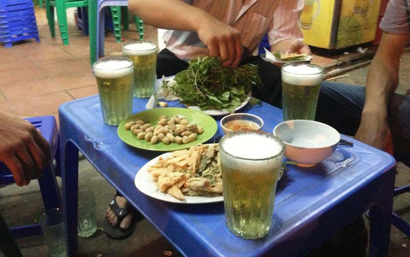 Vườn Bia  Sân Vận Động - Kiến Hưng