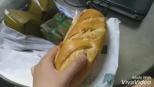Bánh Mì Tư Ấu
