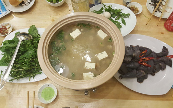 Gà Ác Vĩnh Quý - Nguyễn Hồng Đào