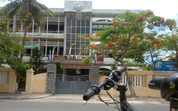 Trường THPT Trần Cao Vân