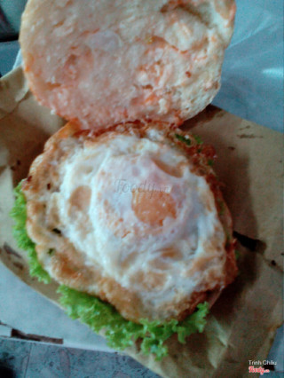 Hamburger bò + trứng thêm + phô mai thêm