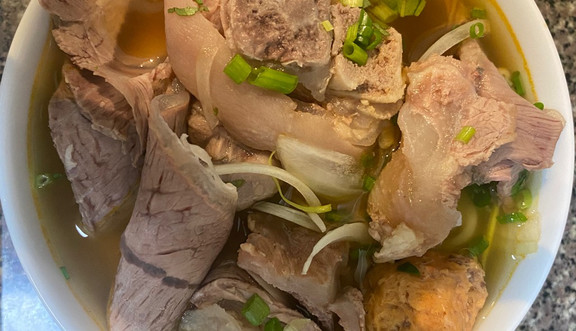 Nhà Quê Mới Lên - Bún Bò - Thống Nhất