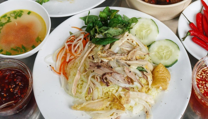 Donna Chicken - Chân Gà Tàu Xì & Gà Viên Chiên - 26 Lý Văn Tố