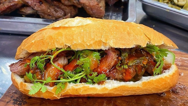 Bánh Mì Sườn Bà Hường - Lạc Trung