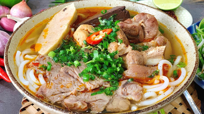 Bún Bò Huế Ruốc - 196 Hai Bà Trưng