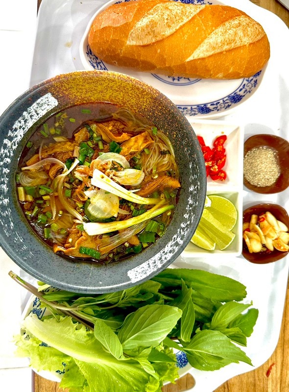 Hưng Ký - Phở Bò, Hủ Tiếu & Bánh Mì Bò Kho - Lê Hồng Phong