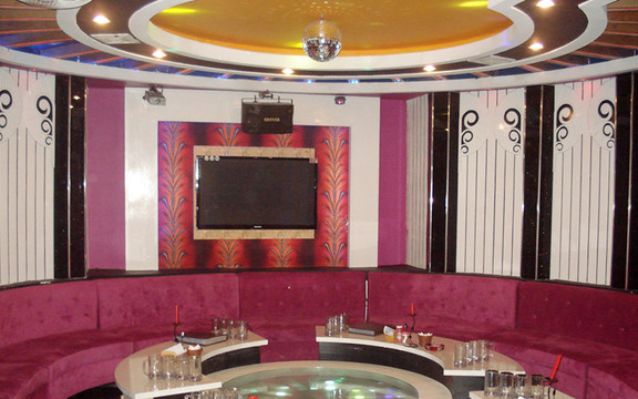 Ngân Hà Karaoke - Trường Chinh