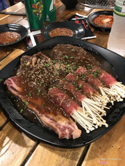 Bò cuộn nấm kim châm