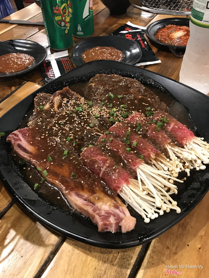 Bò cuộn nấm kim châm