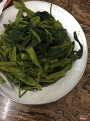 Rau muống ăn kèm