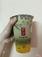 Matcha mango latte