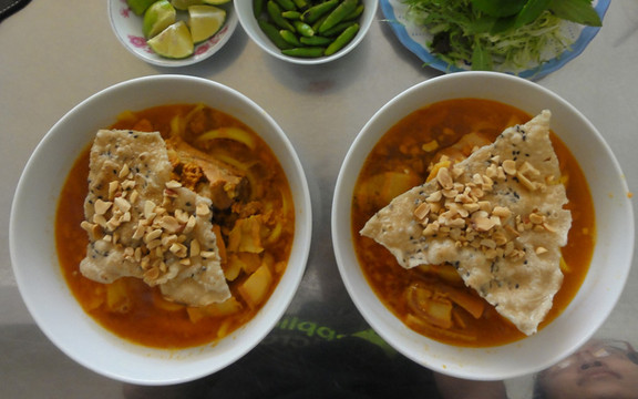 Bé - Mì Quảng & Bún Riêu