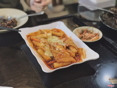 Tokbokki phô mai ——————————–—— 💰49k Không cay, ngọt nhiều hơn, cũng khá vừa miệng.