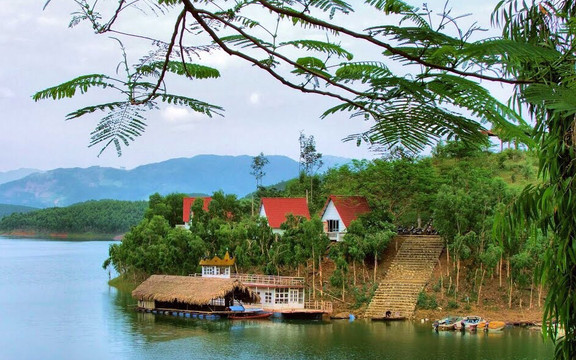 Hồ Thác Bà