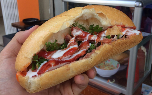 Bánh Mì Thịt Chả Ốp La