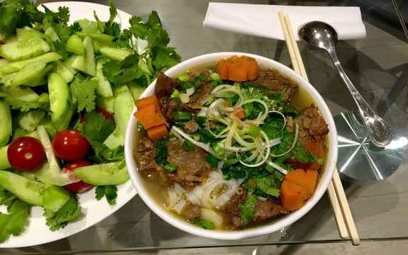 Phở Bò & Sốt Vang - Hoàng Cầu