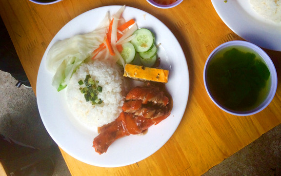 Phương Huy - Cơm Bình Dân Tự Chọn