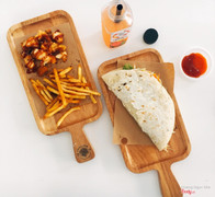 Một quán mà khi bước vào cảm thấy vô cùng dễ chịu vì có tông chủ đạo màu trắng bắt mắt, mình còn tiếc sao quán không kinh doanh thêm cả đồ uống có phải tốt không :3. Hôm ấy đi lúc 2h trưa nên quán khá vắng, chỉ có 2 bọn mình và chỉ thử được từng này món. Thịt gà và taco cũng như salat rất thơm tuy nhiên bánh mì hơi nhạt chút thì phải. Mình ăn taco thịt nướng và bánh mì tary (? Ơ quên mất tên rồi) :)) còn với mình nước ép ổi hơi khó uống ToT, sau sẽ chuyển nước cam vầy. Nhân viên phục vụ bình thường, giá cả phải chăng. Sau mình sẽ đi lại quán để thử hết 1 lượt tất cả các món hihi