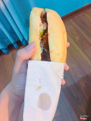 Bánh mỳ xá xíu.