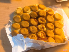 Bánh trứng gà non truyền thống nhân phô mai.