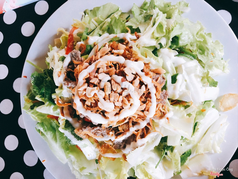 Salad bò. Nhờ có salad mà ăn k bị ngán