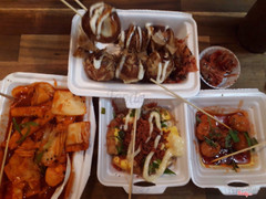 bánh cút phô mai khô bò, tokbokki, takoyaki thập cẩm, cá viên tứ xuyên