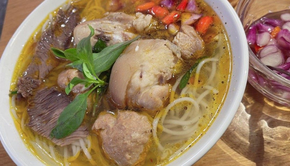 Bún Bò Bà Sửu - Văn Cận