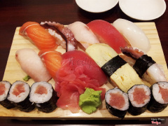 Sashimi & Maki Set C (Small - Nhỏ) / 190 000 VND : Maguro (Tuna), Sake (Salmon), Hirame (Halibut), Tai (Red Snapper), Ika (Squid), Tako (Octopus), Tagomayaki (Sweet Egg Rolls) and Maguro Maki
