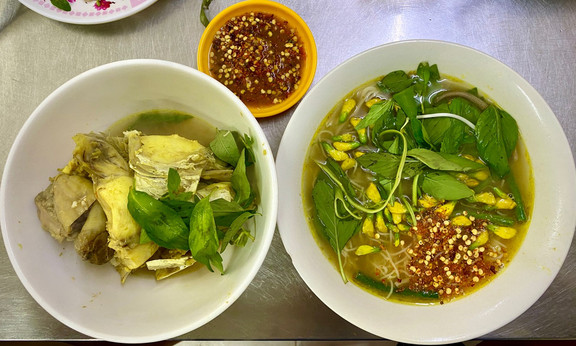 Diệu - Bún Bò Huế & Bún Cá Châu Đốc - 127 Cô Giang