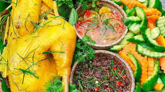 A.C Food - Gà Ủ Muối Hoa Tiêu & Khô Gà Lá Chanh - Hoàng Hoa Thám