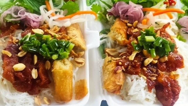 Bánh Cuốn Chả Bò, Bánh Ướt Lòng Gà & Bún Thịt Nướng Chả Bò - Bùi Viện