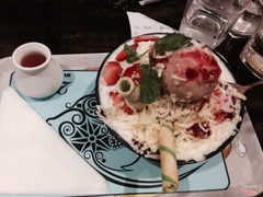 Bingsu ngon nhưng tan quá . 